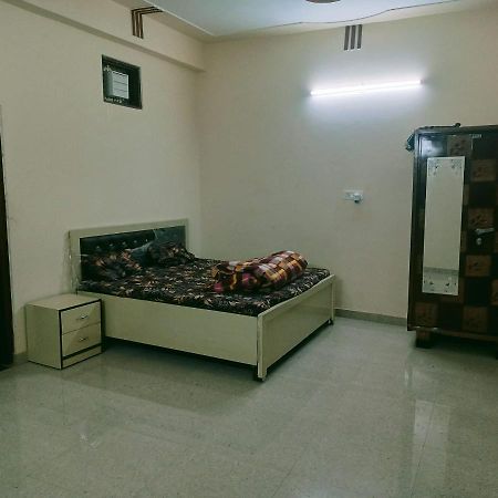 Radha Bhavan Vrindāvan Zewnętrze zdjęcie