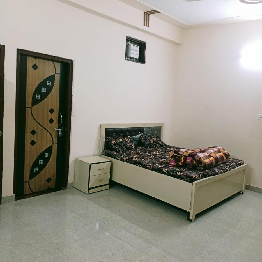 Radha Bhavan Vrindāvan Zewnętrze zdjęcie