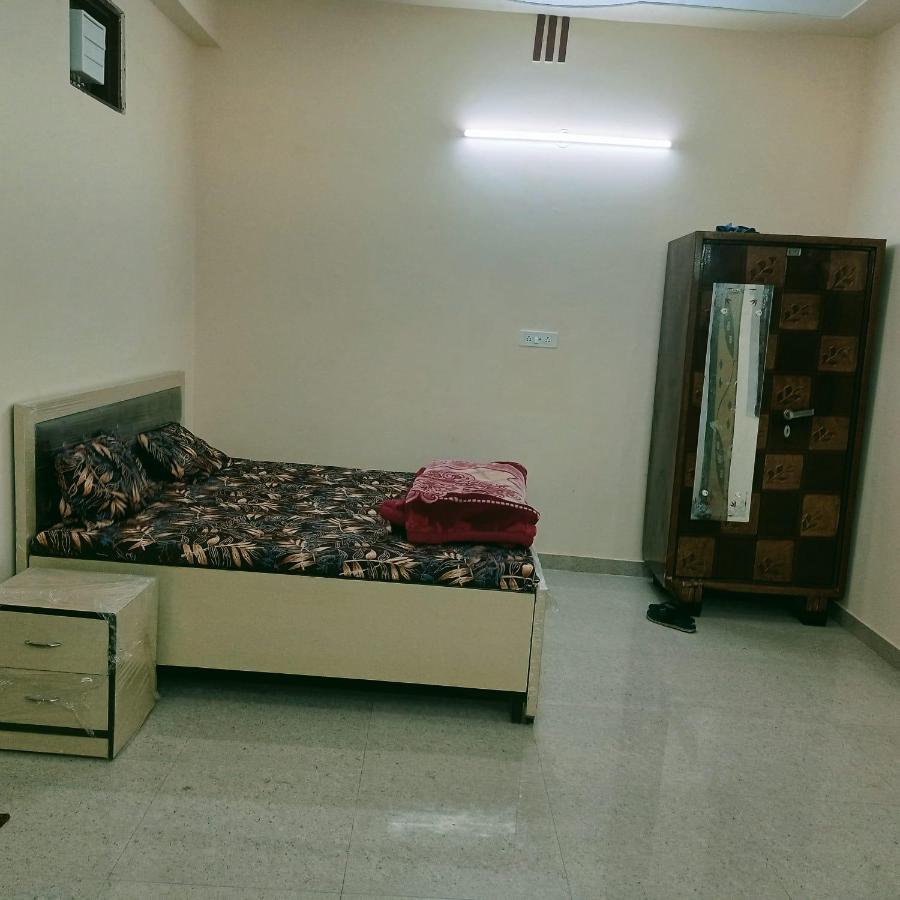 Radha Bhavan Vrindāvan Zewnętrze zdjęcie