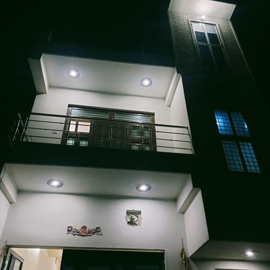 Radha Bhavan Vrindāvan Zewnętrze zdjęcie