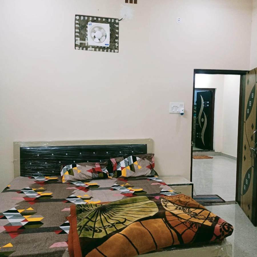 Radha Bhavan Vrindāvan Zewnętrze zdjęcie